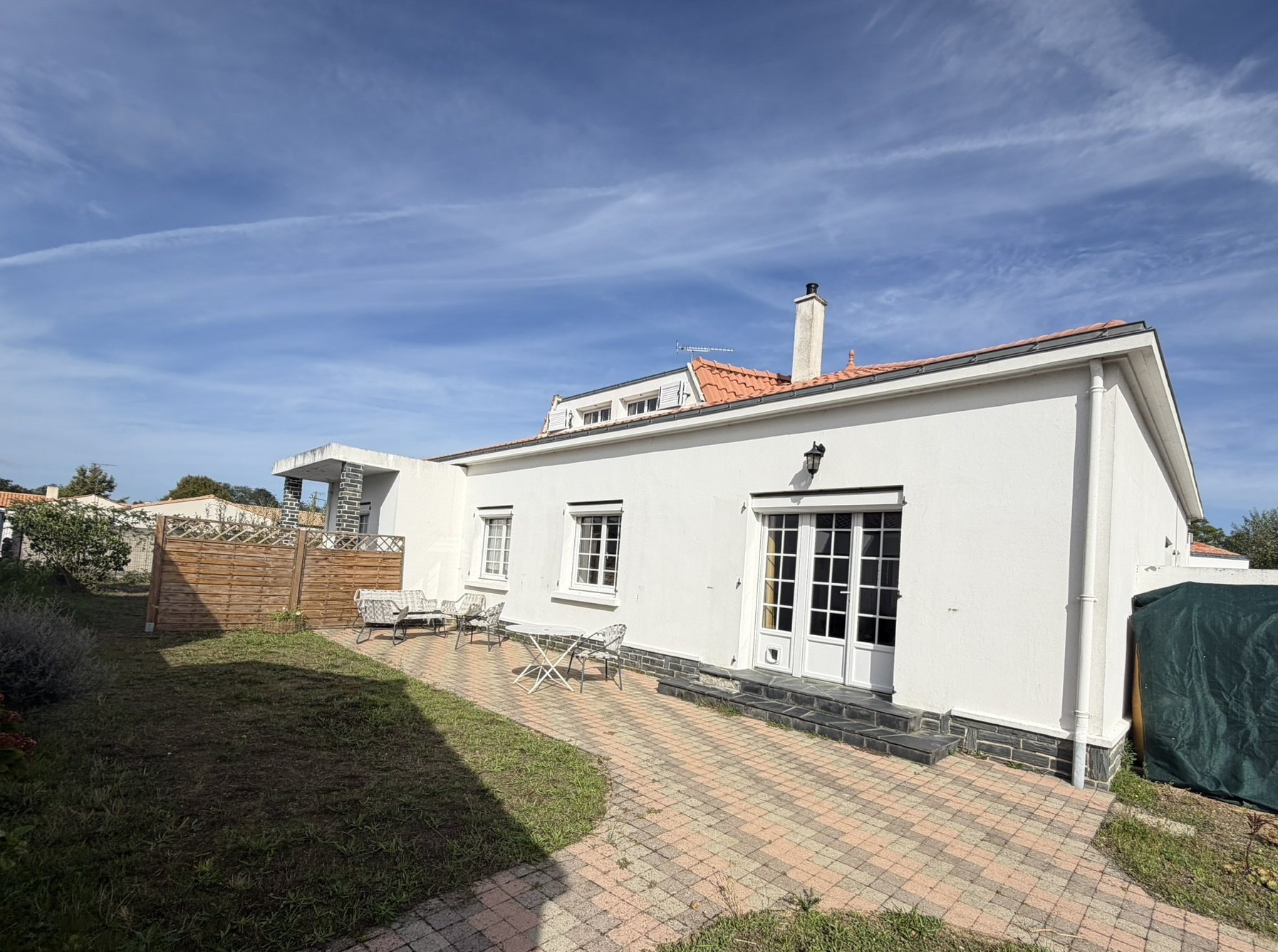 Challans maison familiale avec logement indépendant et deux garages