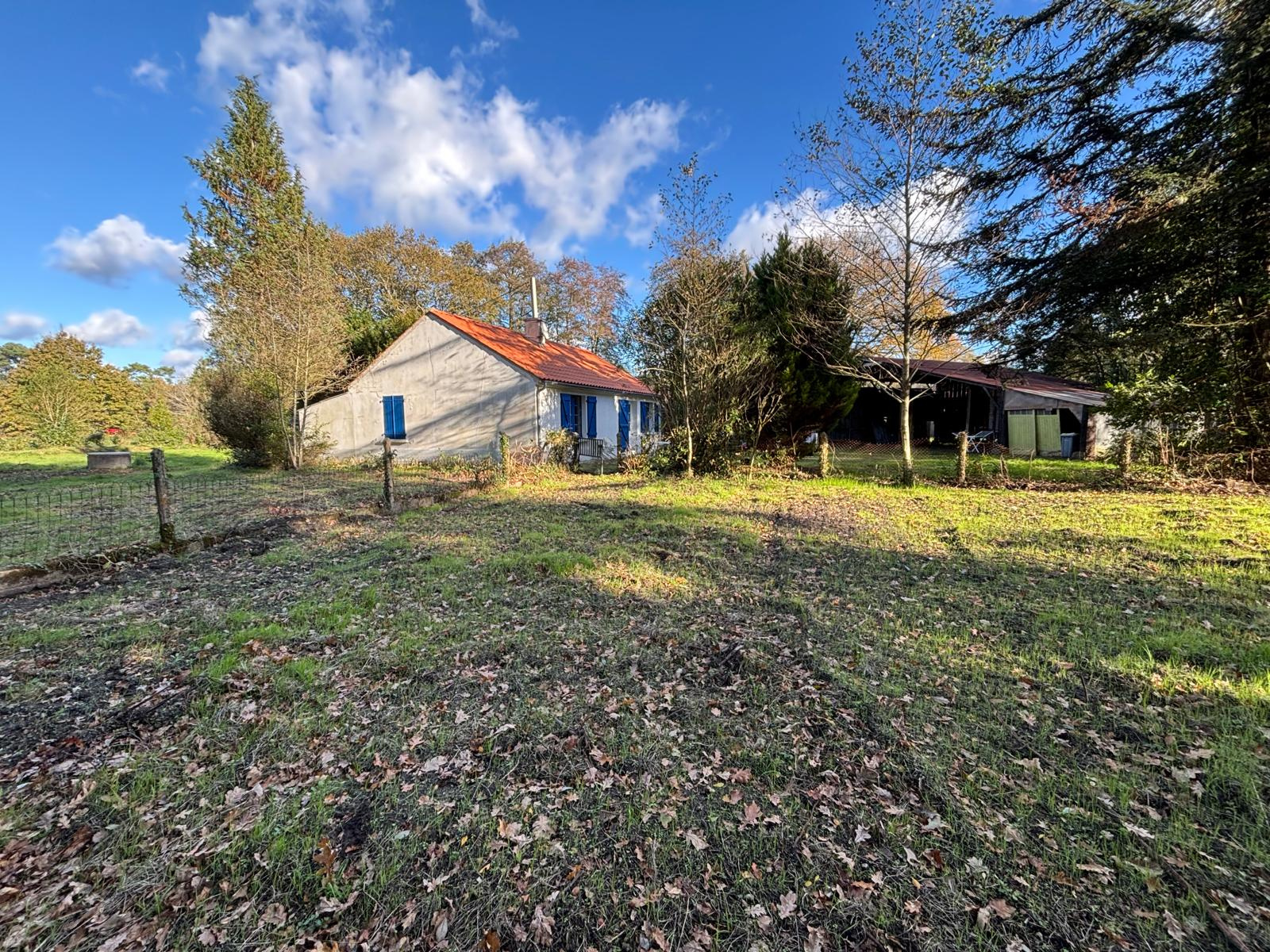 SOULLANS - MAISON 2 CHAMBRES EN CAMPAGNE   TERRAIN 1,6 HA   GRANGE ET DÉPENDANCES