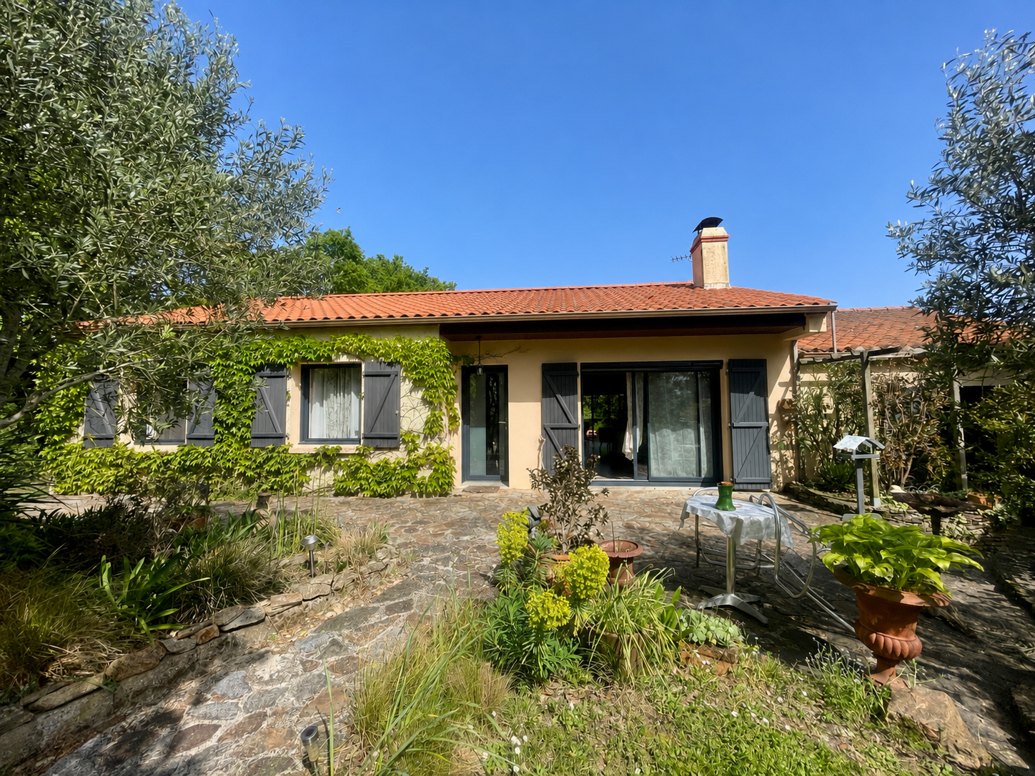 Vaste maison située dans un cadre bucolique à deux pas du lac du jaunay !